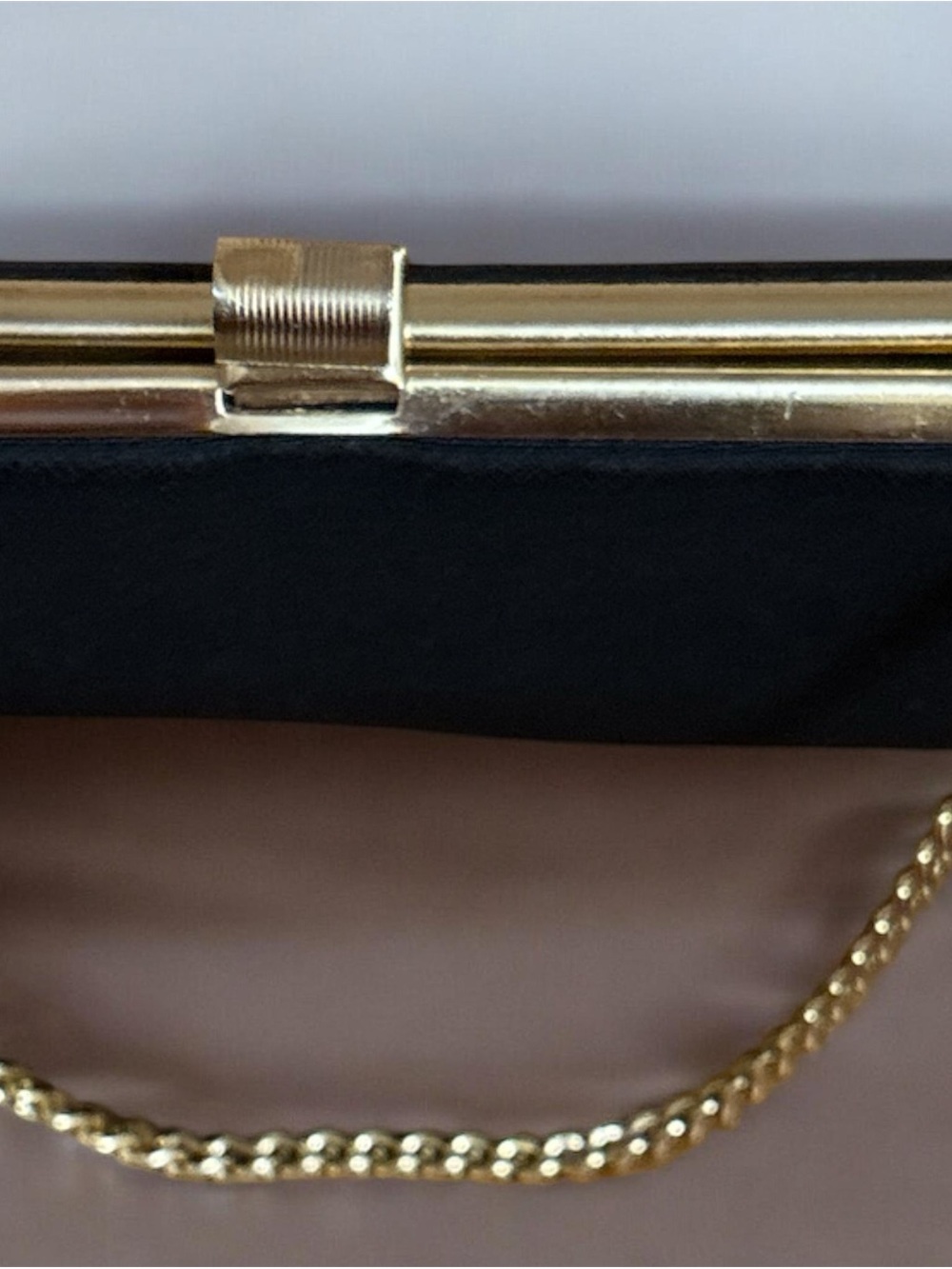 🎉BOGO 1/2🎉 VINTAGE Elegant Black Clutch with Gold Chain Strap - Picture 2 of 5